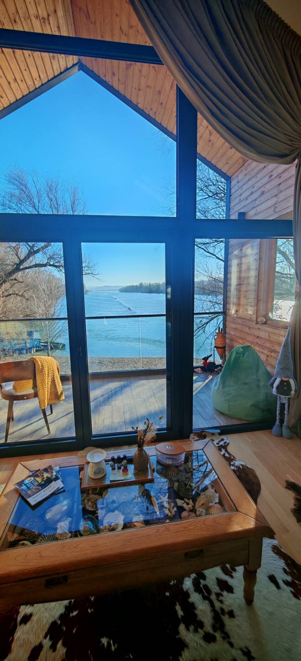 A glass-fronted cabin on the Danube, Kovilj, Vojvodina, Serbia, photo 6 of 10