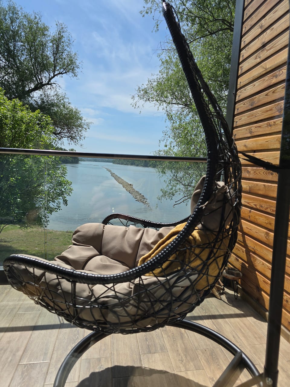 A glass-fronted cabin on the Danube, Kovilj, Vojvodina, Serbia, photo 8 of 10
