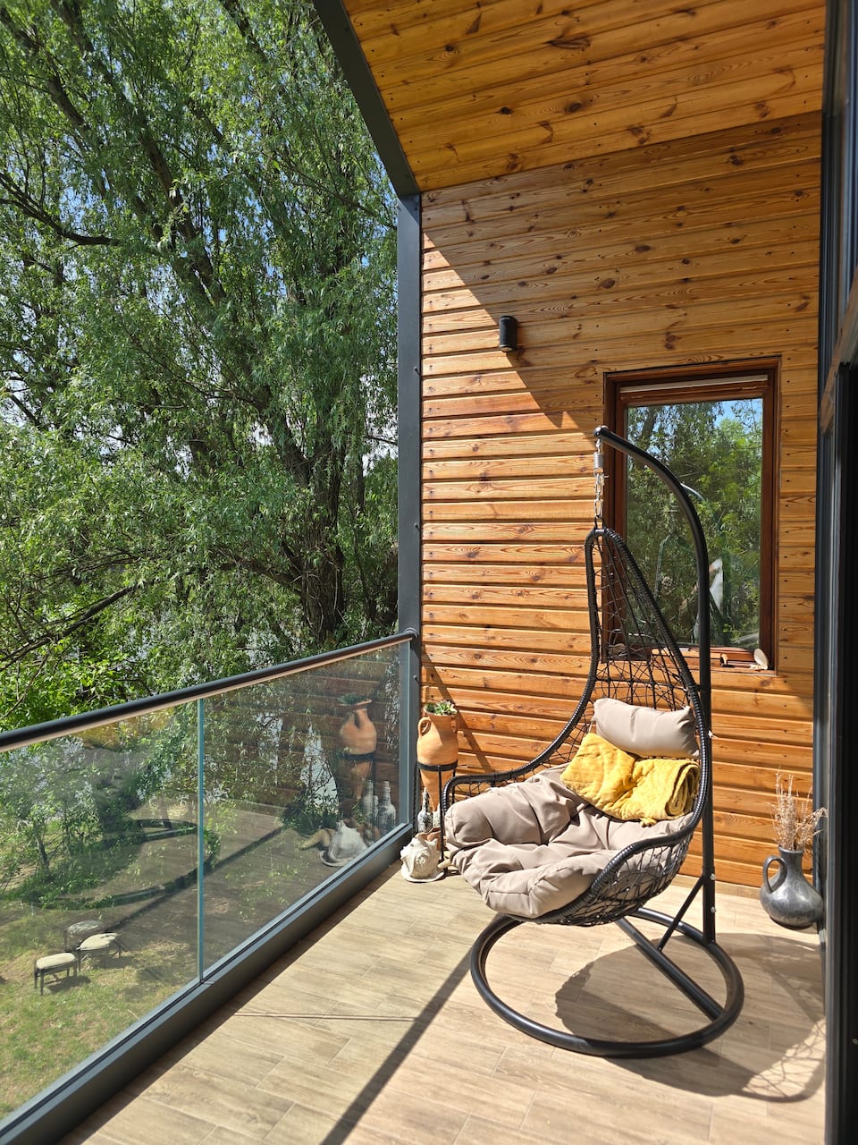 A glass-fronted cabin on the Danube, Kovilj, Vojvodina, Serbia, photo 7 of 10