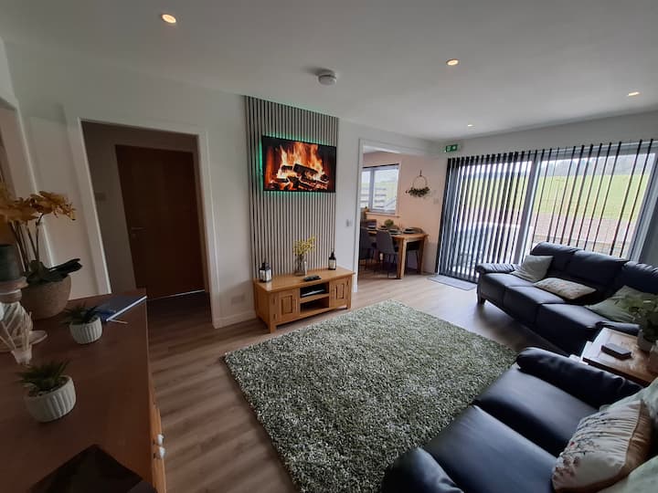 Woodrow Lodge With Private Hot Tub - Dumfries