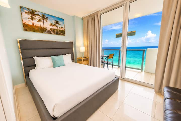 Panoramic Beach View | Balcony + Divider + Valet - Miami Beach, FL