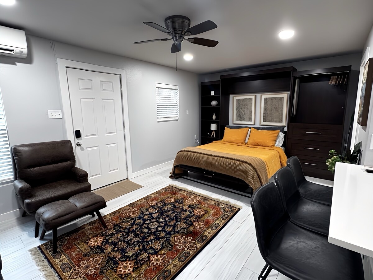 Central Peaceful 1st Floor Guesthouse w/ Parking
