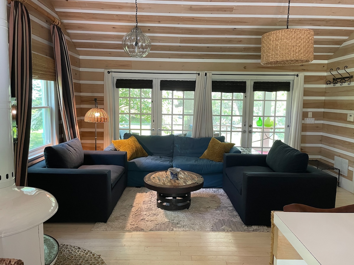 Popular Airbnb listing: Adorable Cottage in Southold
