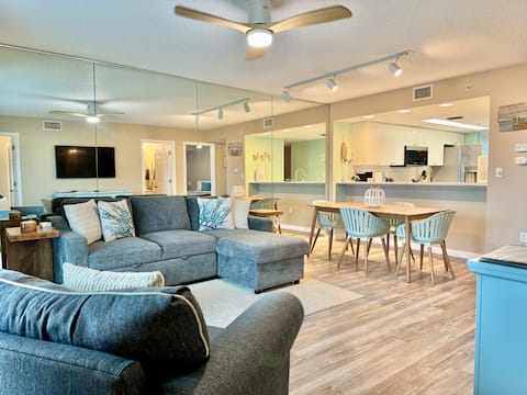 Successful Airbnb property: Beach condo with Gulf view, heated pool and gym! in Fort Walton Beach