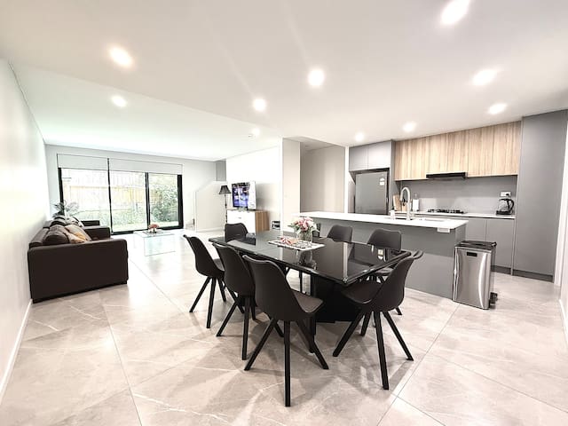 New Modern Townhouse in Burwood