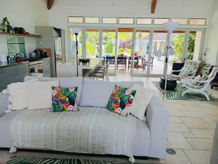 Family Beachfront Villa In Muri - Cook Islands