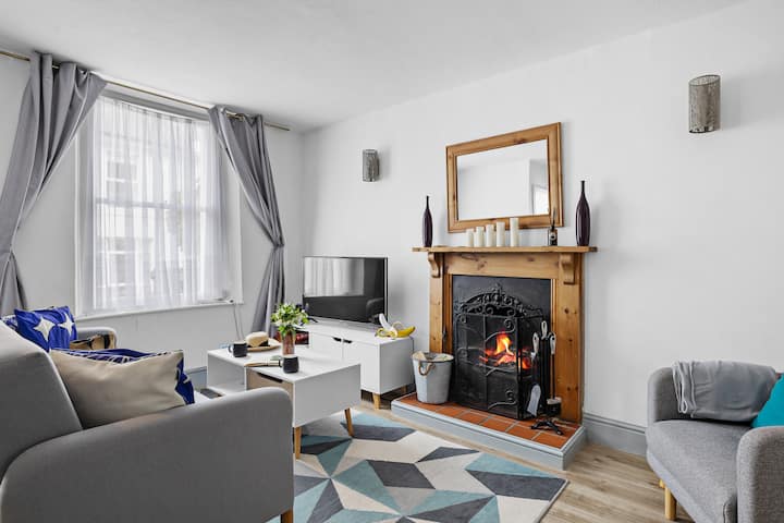 Pretty Kingswear Cottage With Terrace, River Views - Kingswear