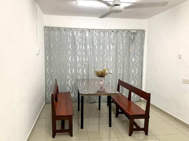 Kluang Township Apartment (Budget Stay For 2+3pax) - Kluang