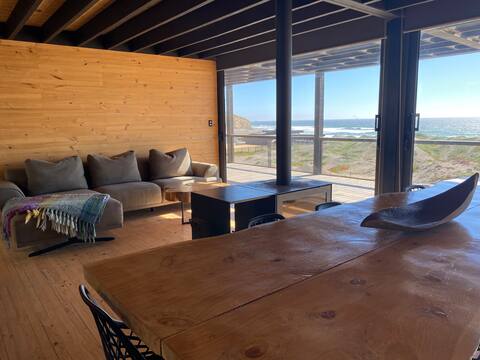 Family House facing the sea in Pupuya