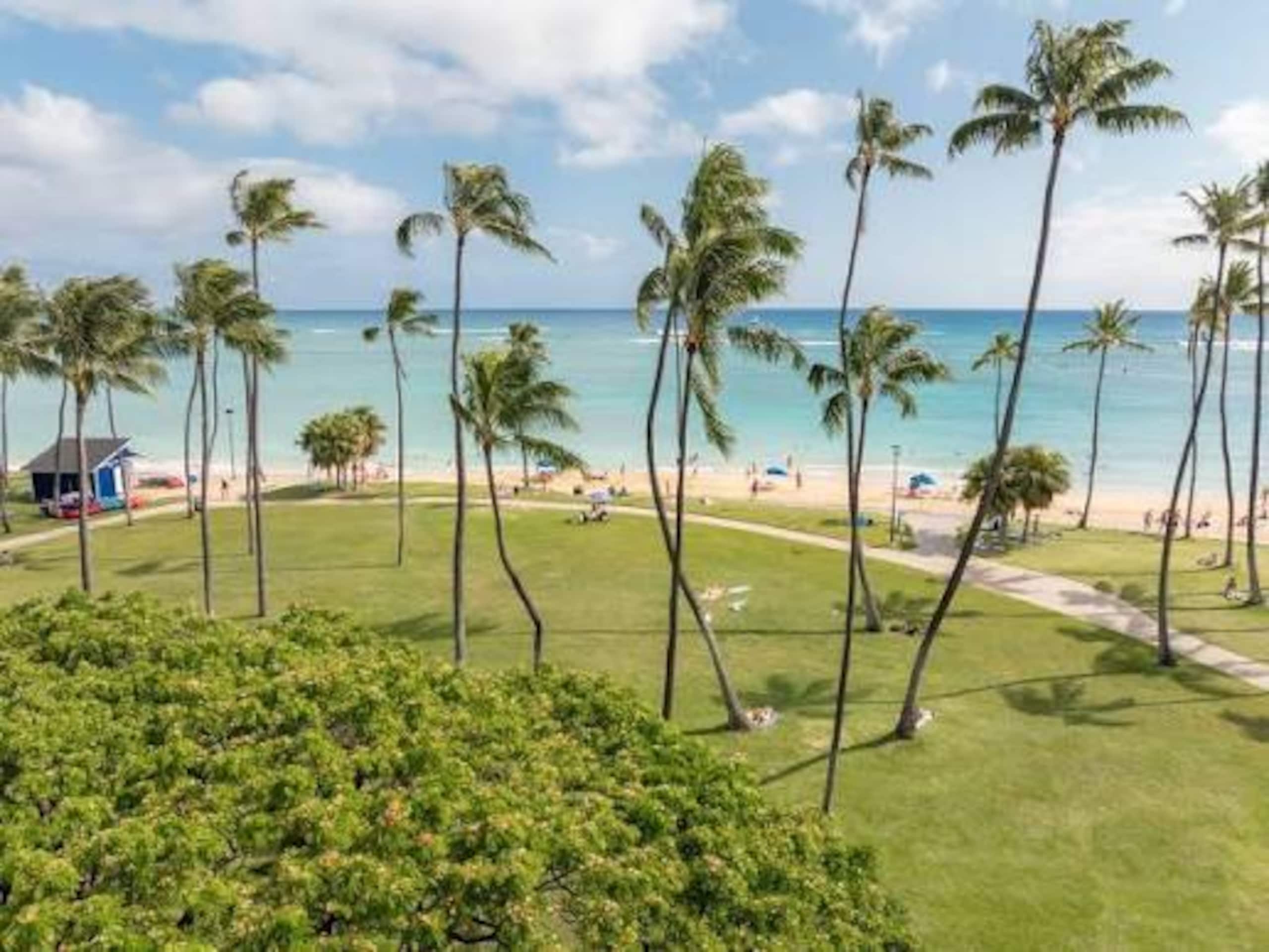 Condo in Honolulu · ★4.83 · Studio · 1 bed · 1 bath - Image 10