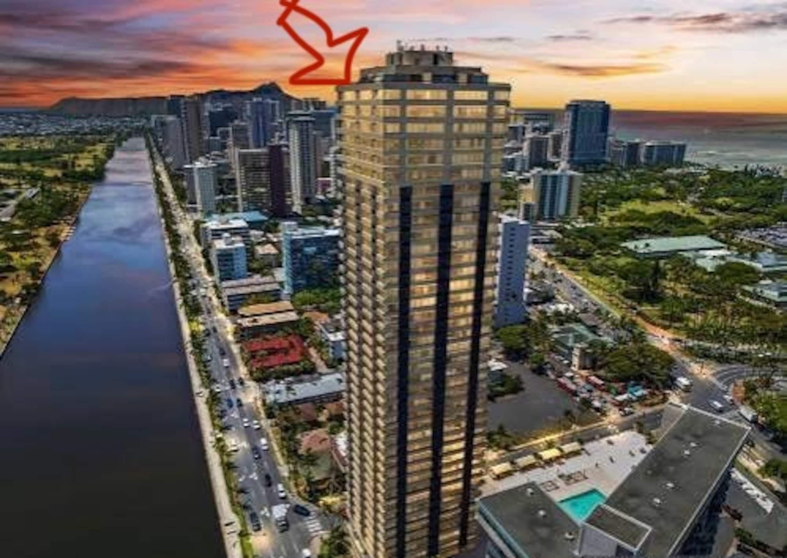 Condo in Honolulu · ★4.83 · Studio · 1 bed · 1 bath - Image 11