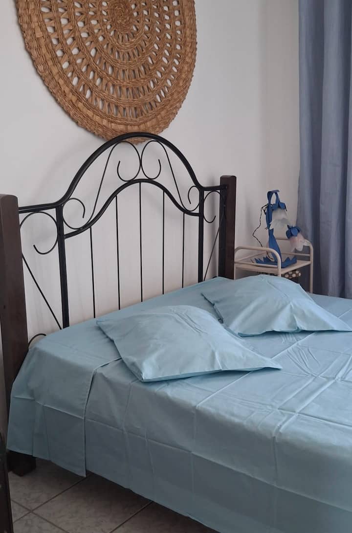 جناح مع شرفة/أرجوحة شبكية. سرير مزدوج.