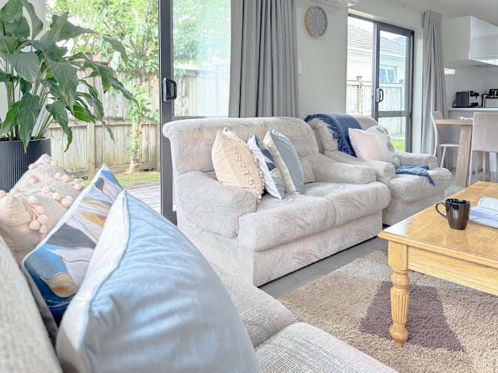 3br Home • Parking • Sleeps 6 • Near Transport - Auckland
