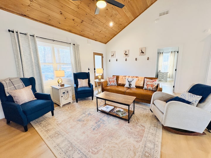 Modern Luxurious Mountain Cabin W/resort Amenities - Ellijay, GA