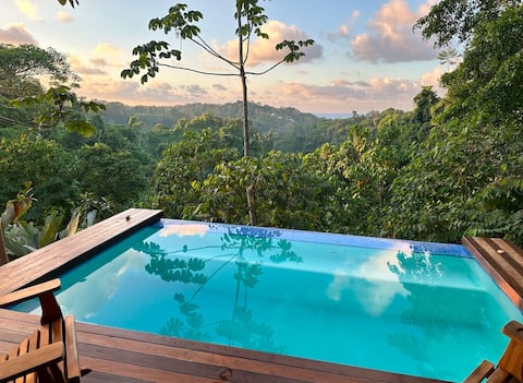 Luxury ocean view, infinity pool, b/fast, eve meal