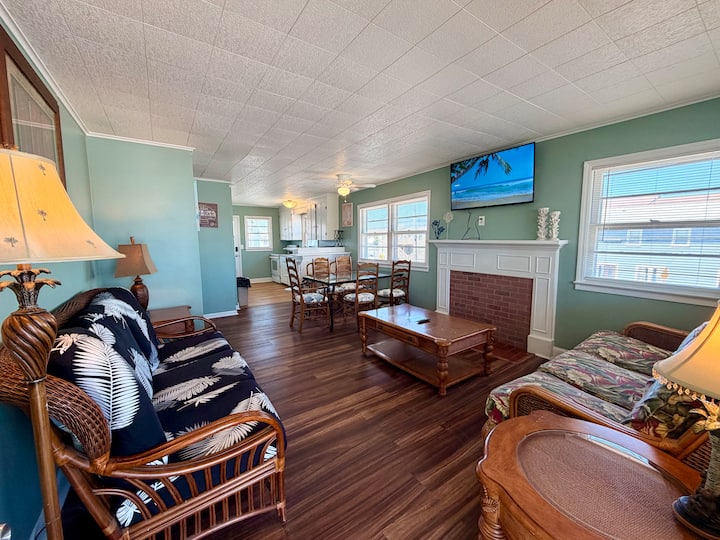 Sleeps 8. 2 Bdr/1ba Unit #4 Downtown Great Decks - Ocean City, MD