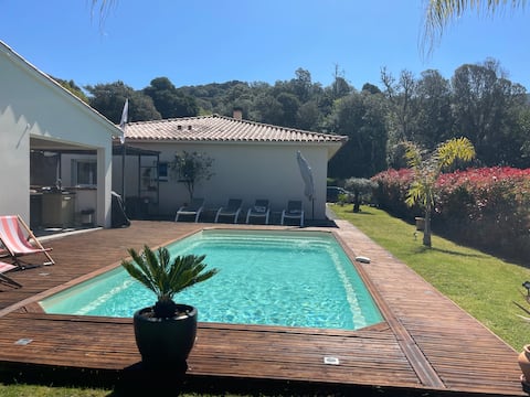 Beautiful new villa between sea and mountain