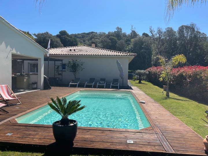 Beautiful new villa between sea and mountain