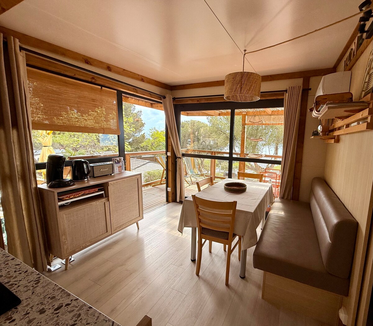 Successful Airbnb property: LODGE superb sea view with swimming pool in Saint Raphaël