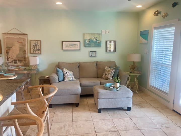 Upscale Waterfront Condo On Beautiful Clear Lake! - Seabrook, TX