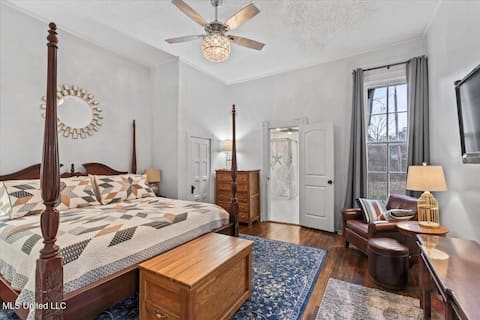 Old Towne Ivy Farmhouse at Olive Branch