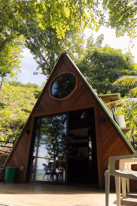 Capurgana Oceanfront Cabana:Where Jungle Meets Sea