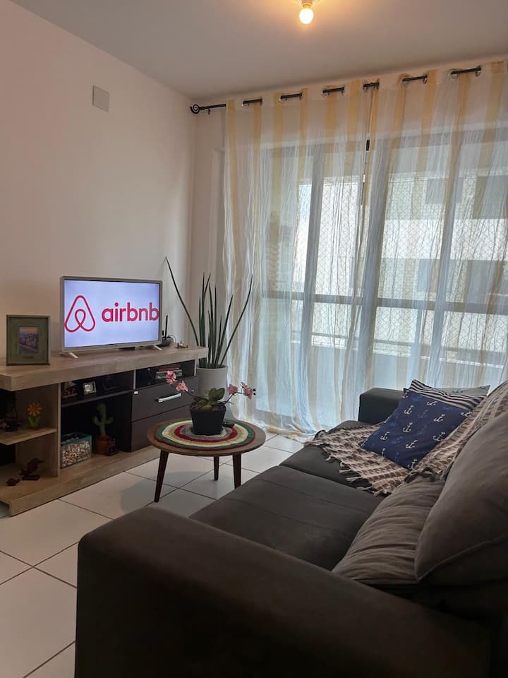 sala com  
 на балконот имаме лежалка.