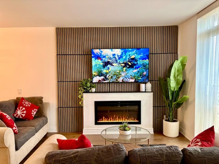 Spacious 3 Bedroom 2 Bath Condo With Free Parking! - Mississauga
