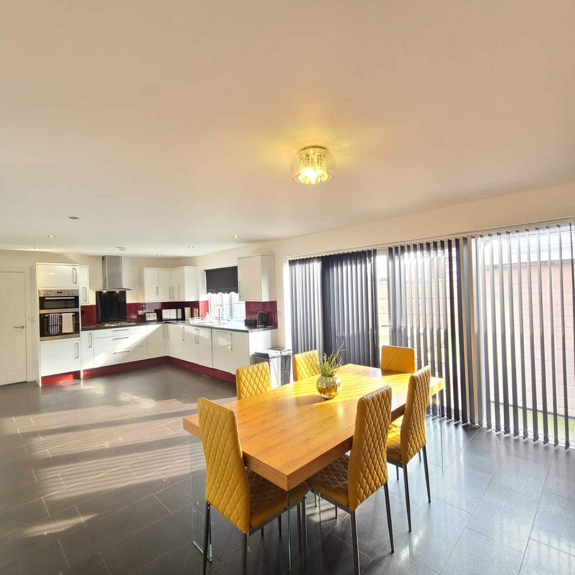 Spacious House | Sleeps 10 | Parking | Barrow