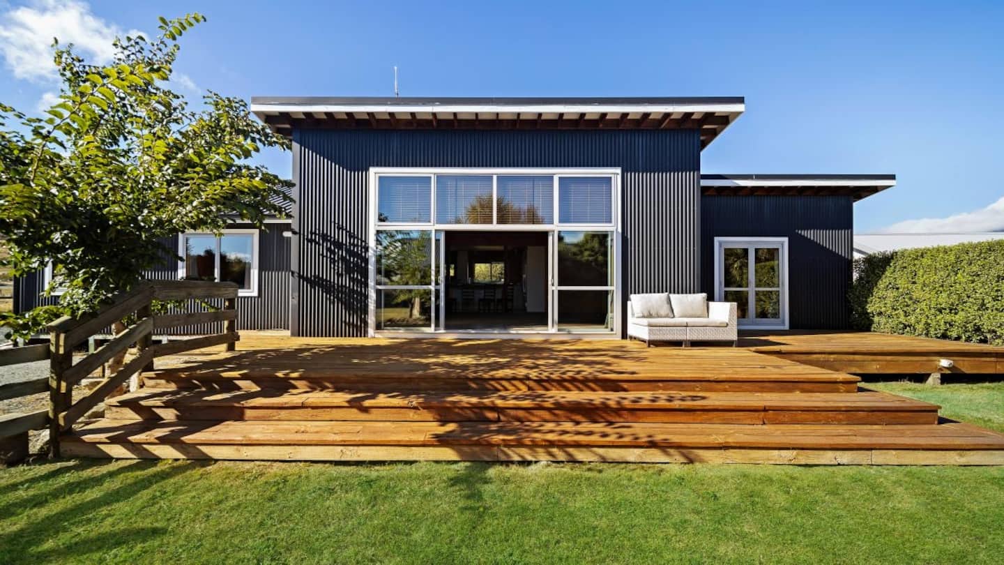 Glenorchy Mountain View Home 2