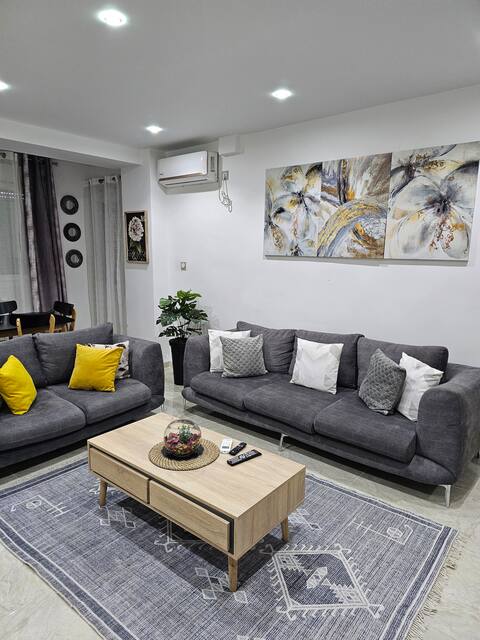 Luxury 4 bedroom apartment in Residence 10 minutes from the beaches