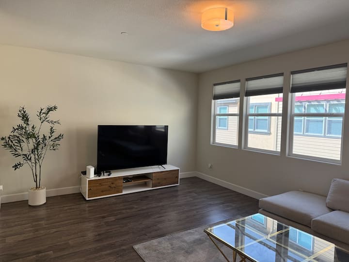 Spacious 4br/3ba Dublin Townhome + Free Parking - San Ramon, CA