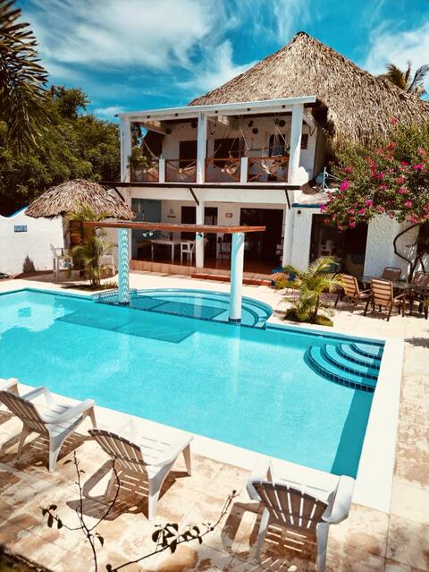 5 Bedrooms With A/C and bathroom/16-20 people