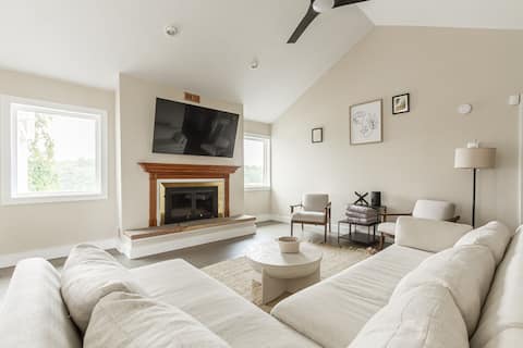 Luxury Lakeview Retreat Hot Tub, Gym & Theatre