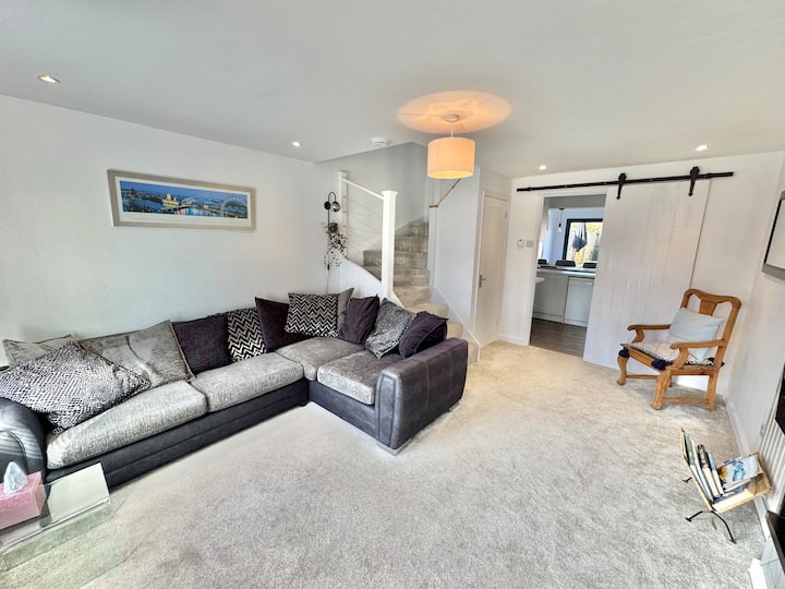 Dog Friendly - Mudeford House - Hot Tub - Sleeps 4 - Highcliffe
