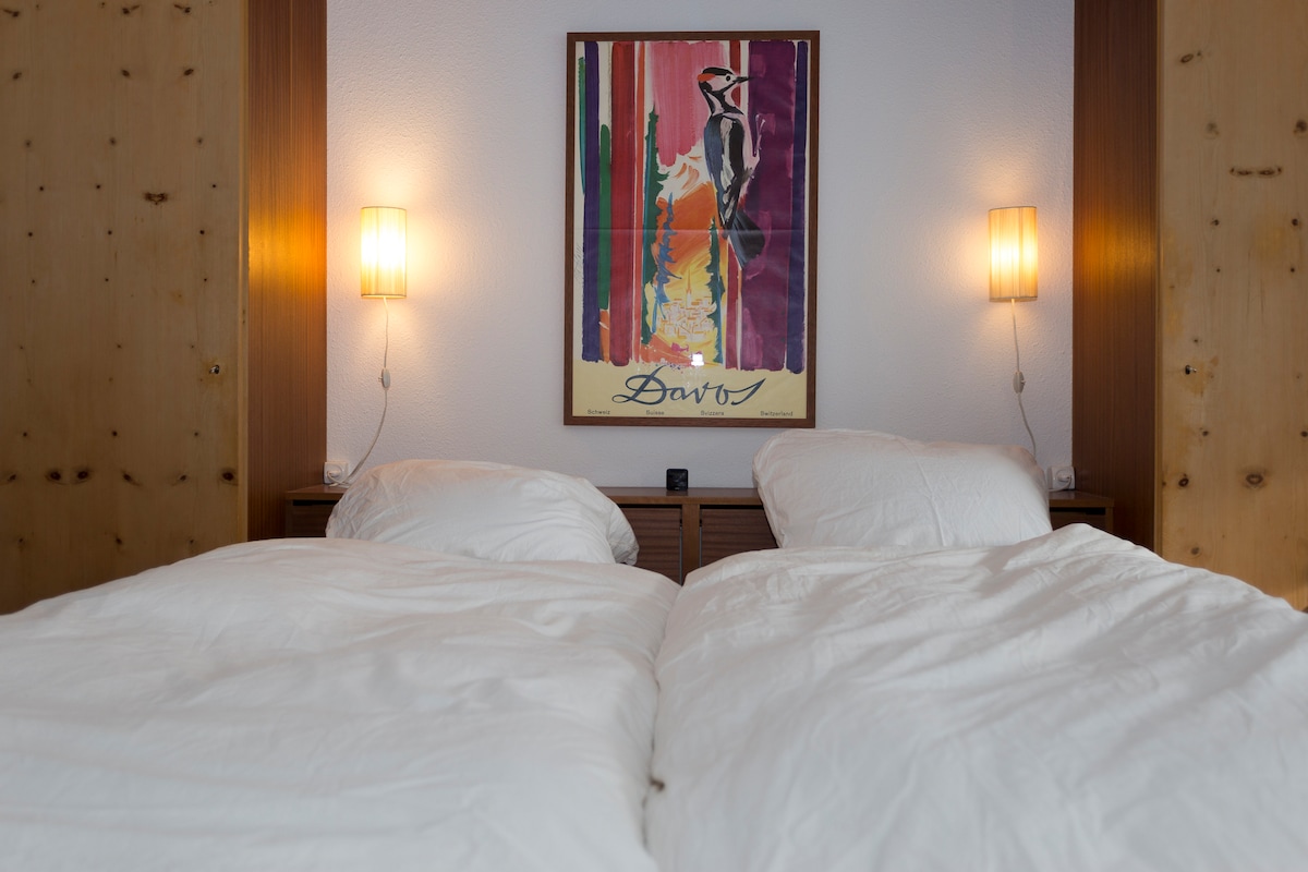 高品质的床上用品，带褶皱的床上用品。