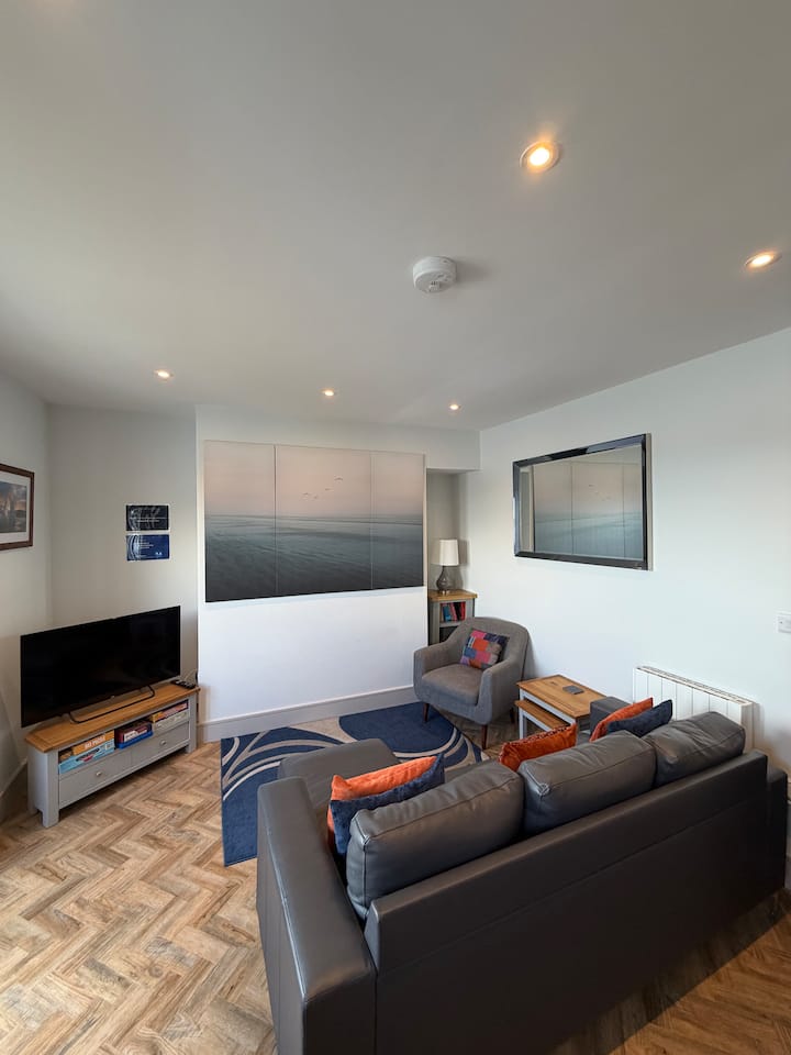 Spectacular Sea View Apartment With Balcony - Scarborough