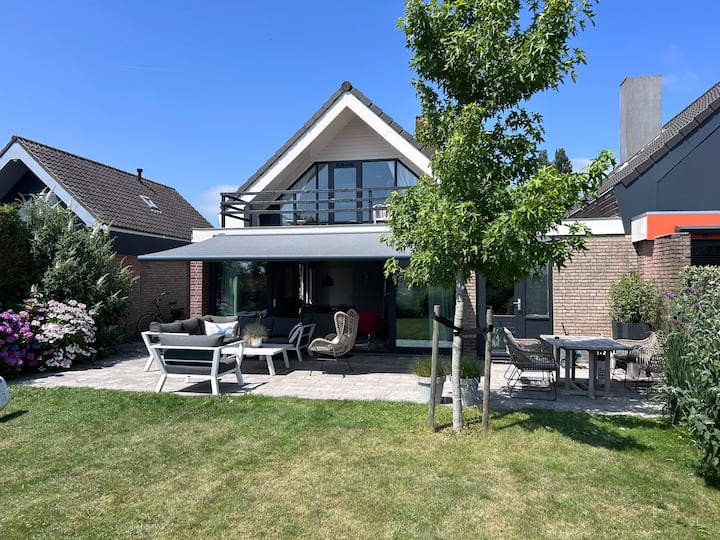 Luxe Vrijstaande Woning Met Een Royale Tuin Op Zuiden - Lemmer