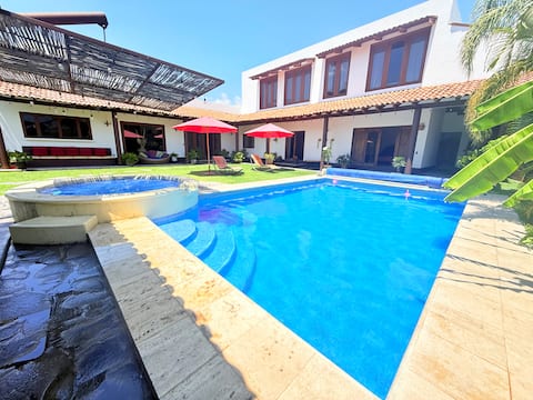 Lake Malinalco House