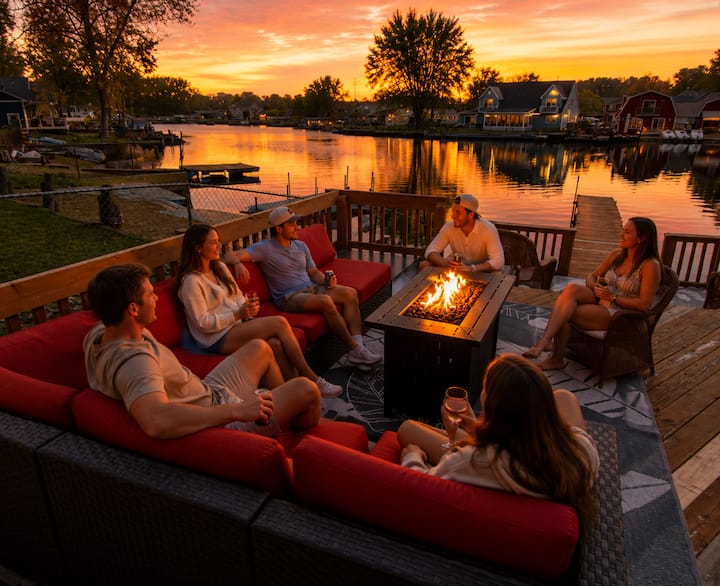 Hot Tub Lakefront Retreat - Game Room- Sleeps 12