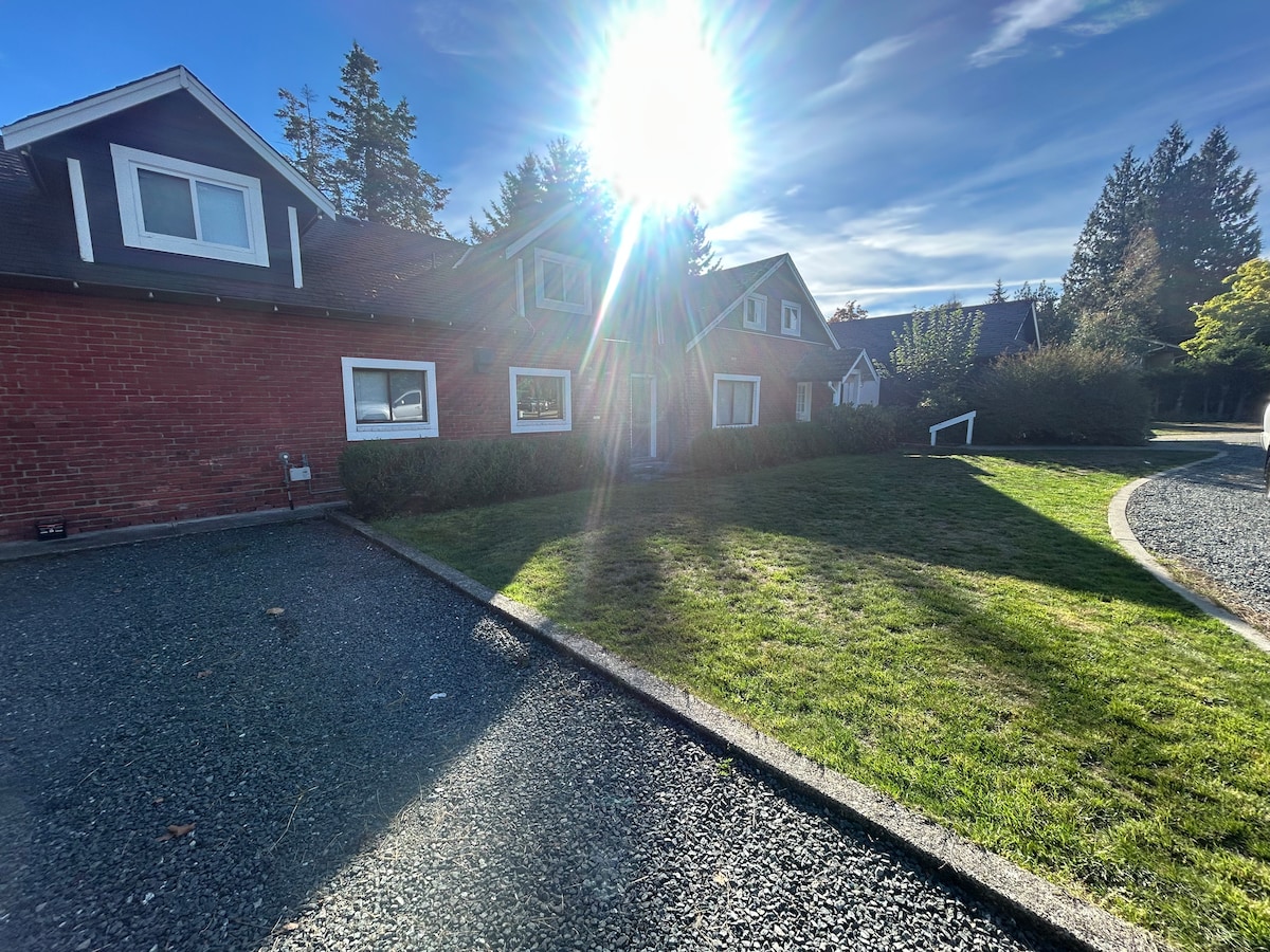 Cozy Comox Character Suite: The Combo - Guest suites for Rent in Comox ...