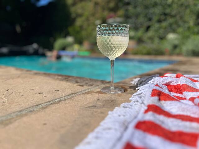 Summer paradise, perfect for Comfy family living gallery image 2