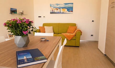 Annuncio Airbnb popolare: Casa Smeraldo 200 mt from the beach & sea view. a Calasetta