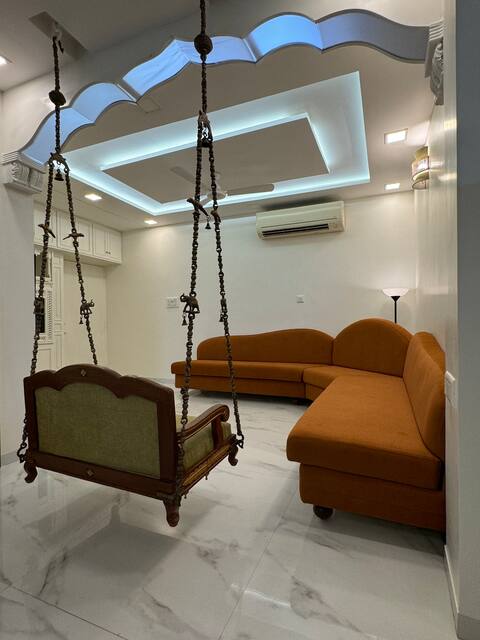 Satellite Abode- Comfortable stay in city center.