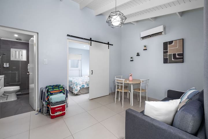 Modern Design Apt W/ King Bed & Pool View - Aruba