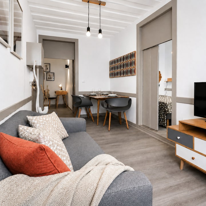 Mouraria Mid-term Home · Workspace & Balcony - Lisbon