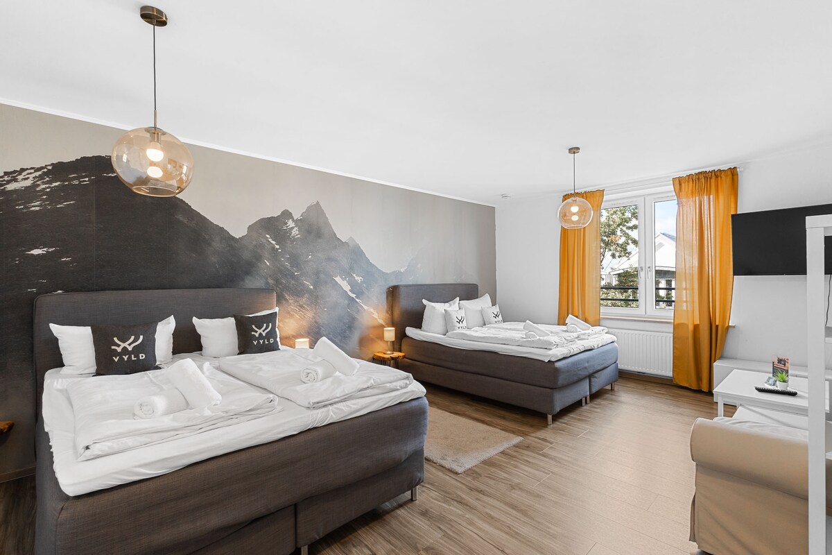 Área para dormir con 2 camas dobles.