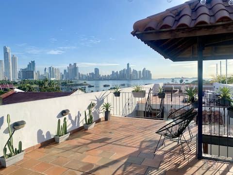 Tropicool Loft w/rooftop steps from Casco
