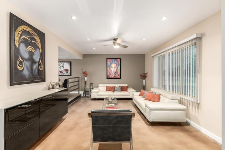 Luxurious 3-bedroom Home With Private Pool - Glendale, AZ