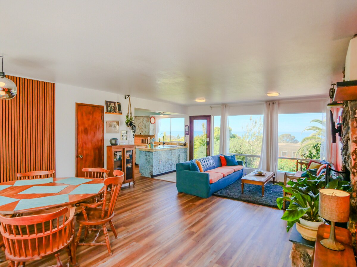 Top performing Airbnb: Del Mar Terrace Home W/ Ocean View From Every Room in Torrey Pines